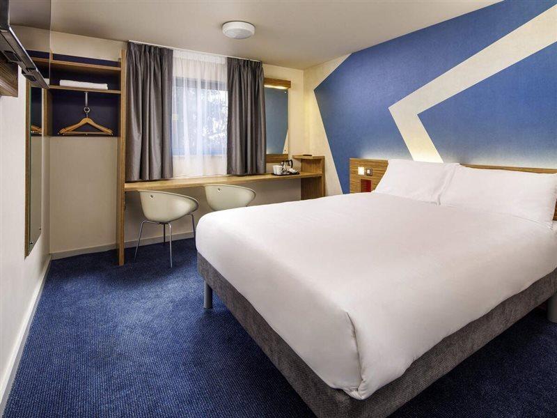 Ibis Budget London Heathrow T5 Слау Екстериор снимка