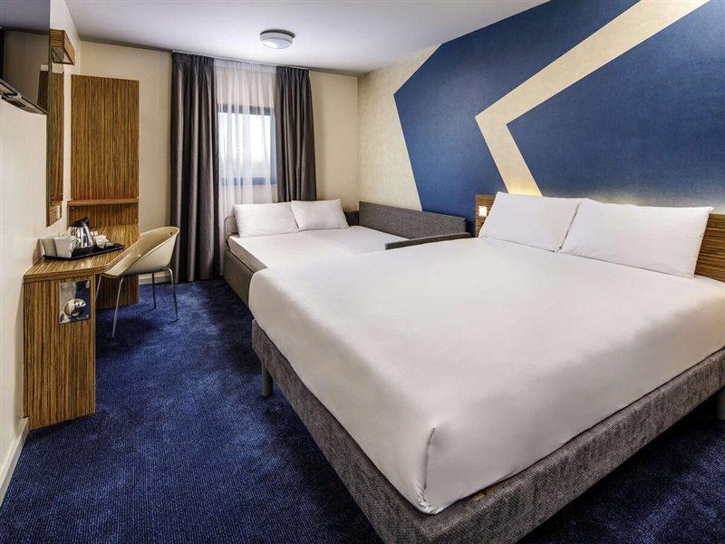 Ibis Budget London Heathrow T5 Слау Екстериор снимка