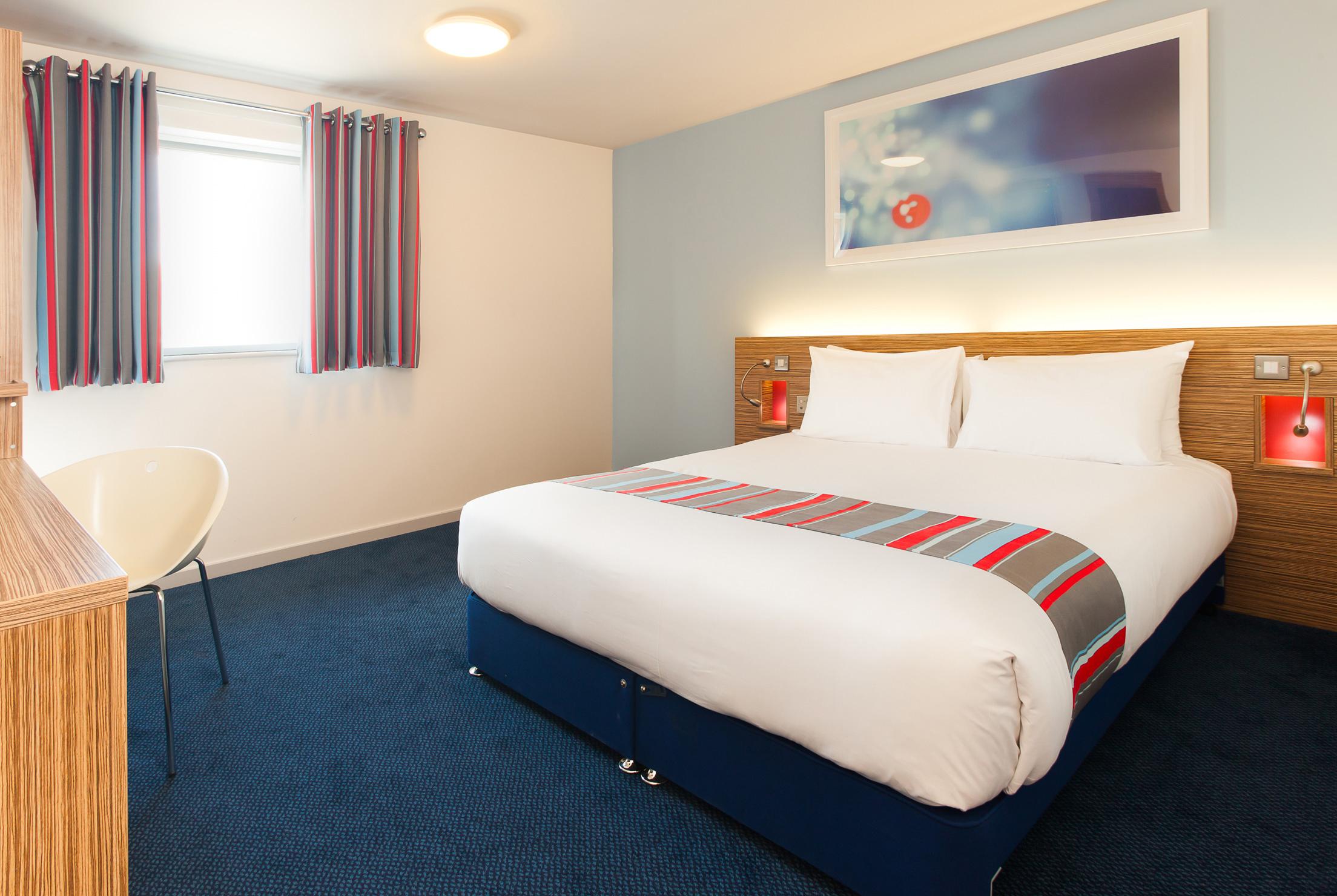 Ibis Budget London Heathrow T5 Слау Екстериор снимка