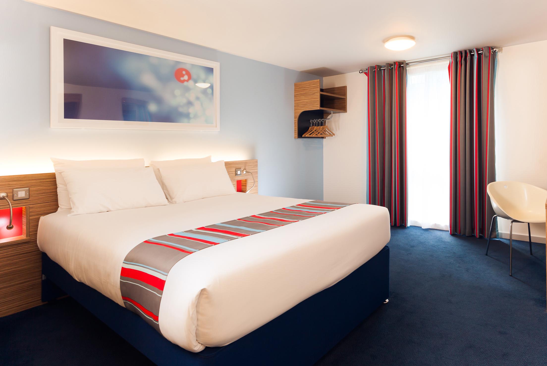 Ibis Budget London Heathrow T5 Слау Екстериор снимка