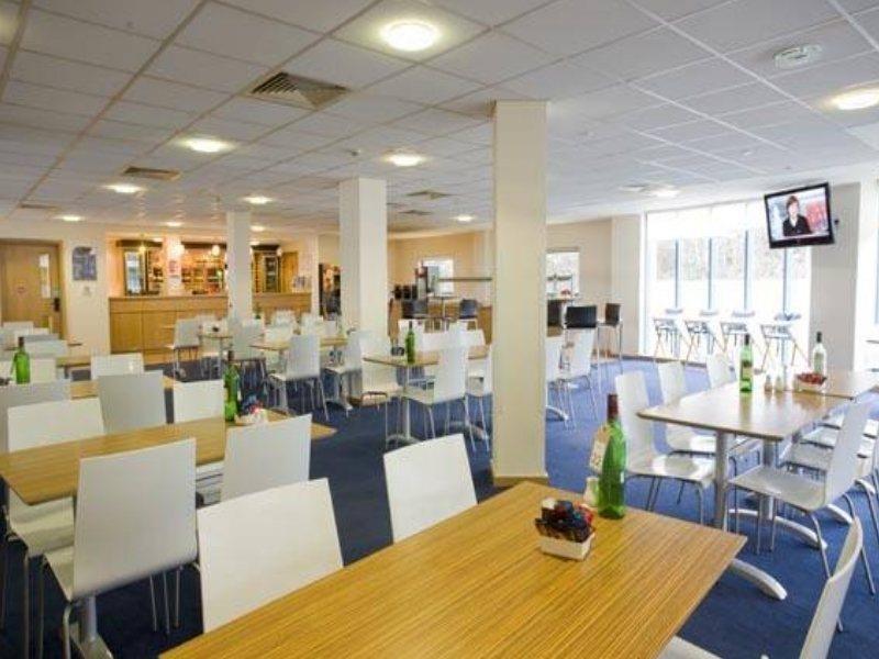 Ibis Budget London Heathrow T5 Слау Екстериор снимка