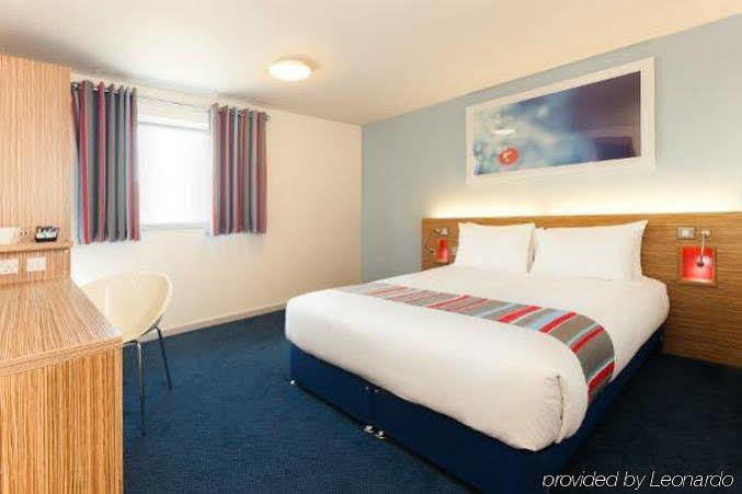 Ibis Budget London Heathrow T5 Слау Екстериор снимка