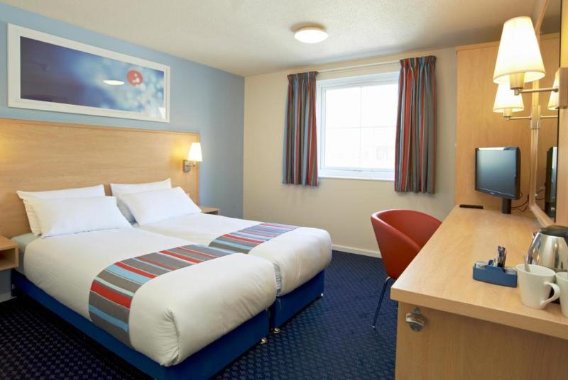 Ibis Budget London Heathrow T5 Слау Екстериор снимка